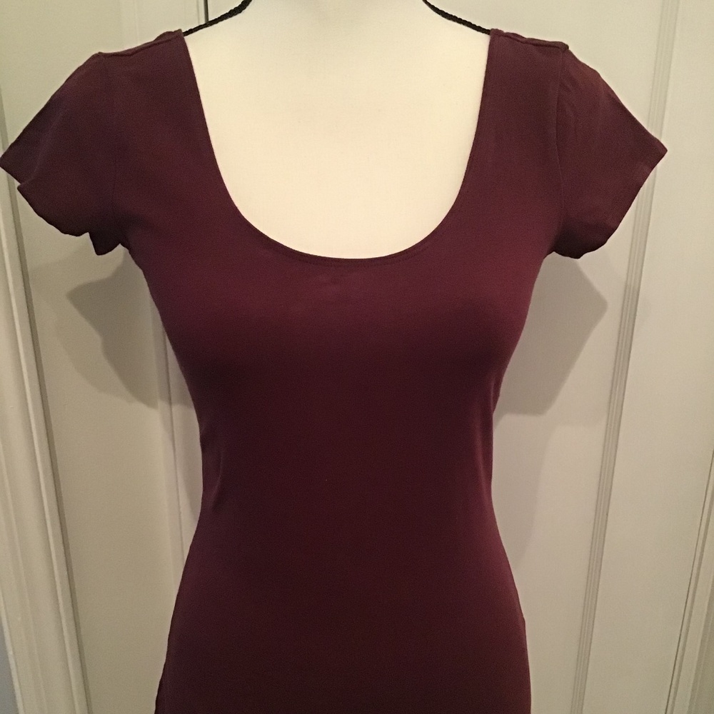 Burgundy scoop neck Tshirt